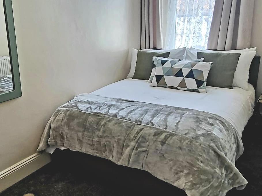 * Free Parking * Ocean Reach Apartment Plymouth