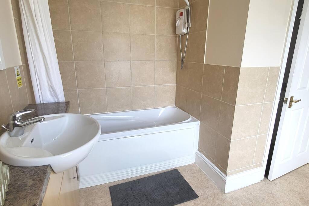 Apartment * Free Parking * Ocean Reach